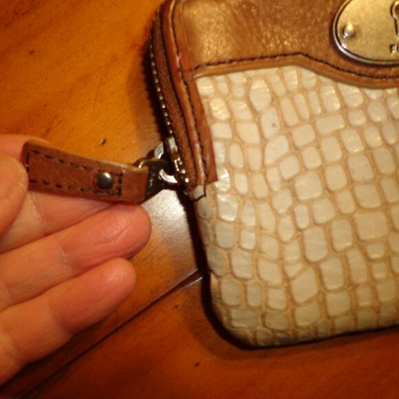 NWOT FOSSIL GENUINE LEATHER WALLET Zip Closure Zip Pocket Beige/Tan - Picture 4 of 8